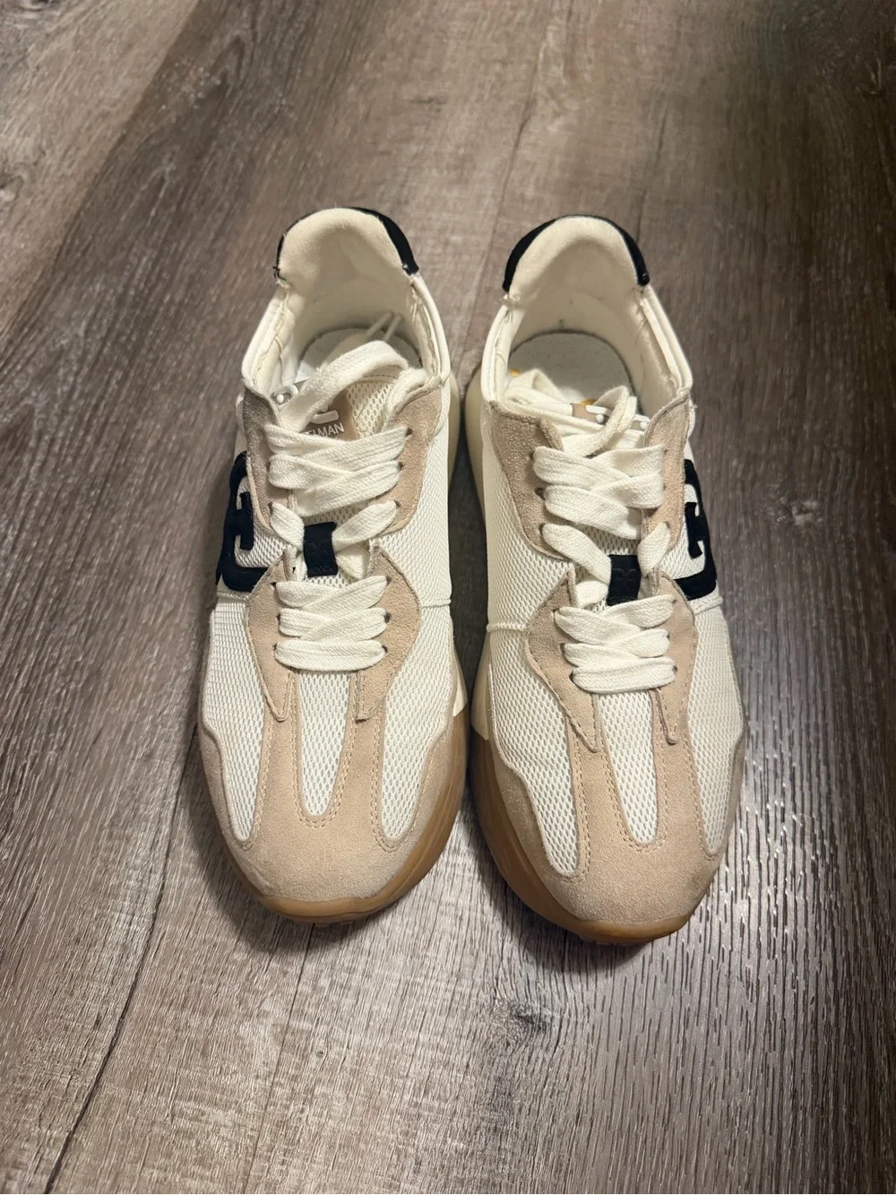 Sam Edelman Beige White & Black Women’s Retro-Style Sneakers